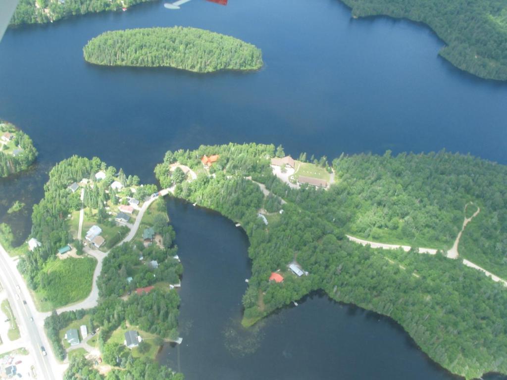 Motel Ours Bleu Lac-Saguay Kültér fotó