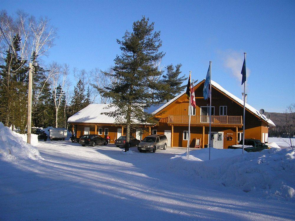 Motel Ours Bleu Lac-Saguay Kültér fotó