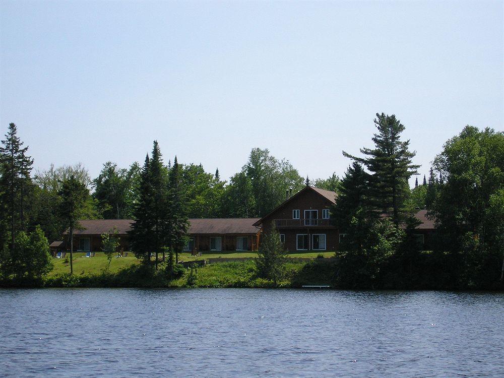 Motel Ours Bleu Lac-Saguay Kültér fotó