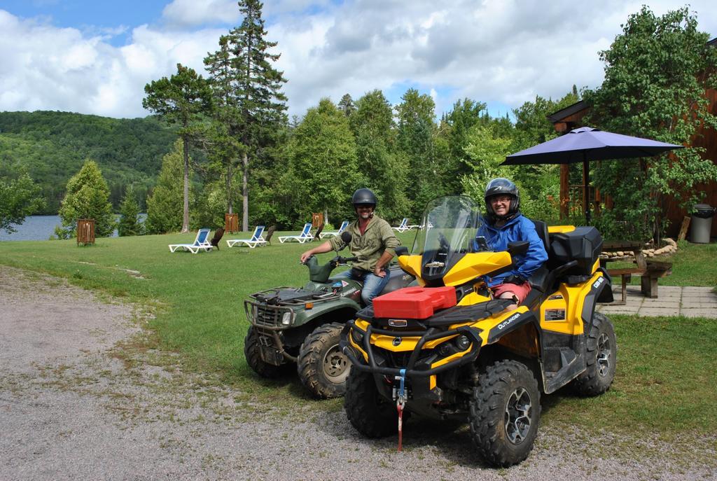 Motel Ours Bleu Lac-Saguay Kültér fotó