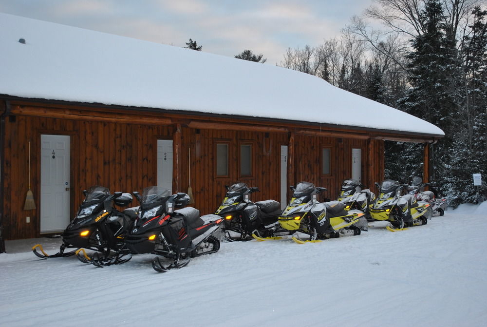 Motel Ours Bleu Lac-Saguay Kültér fotó