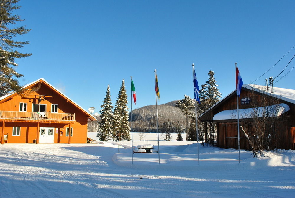 Motel Ours Bleu Lac-Saguay Kültér fotó