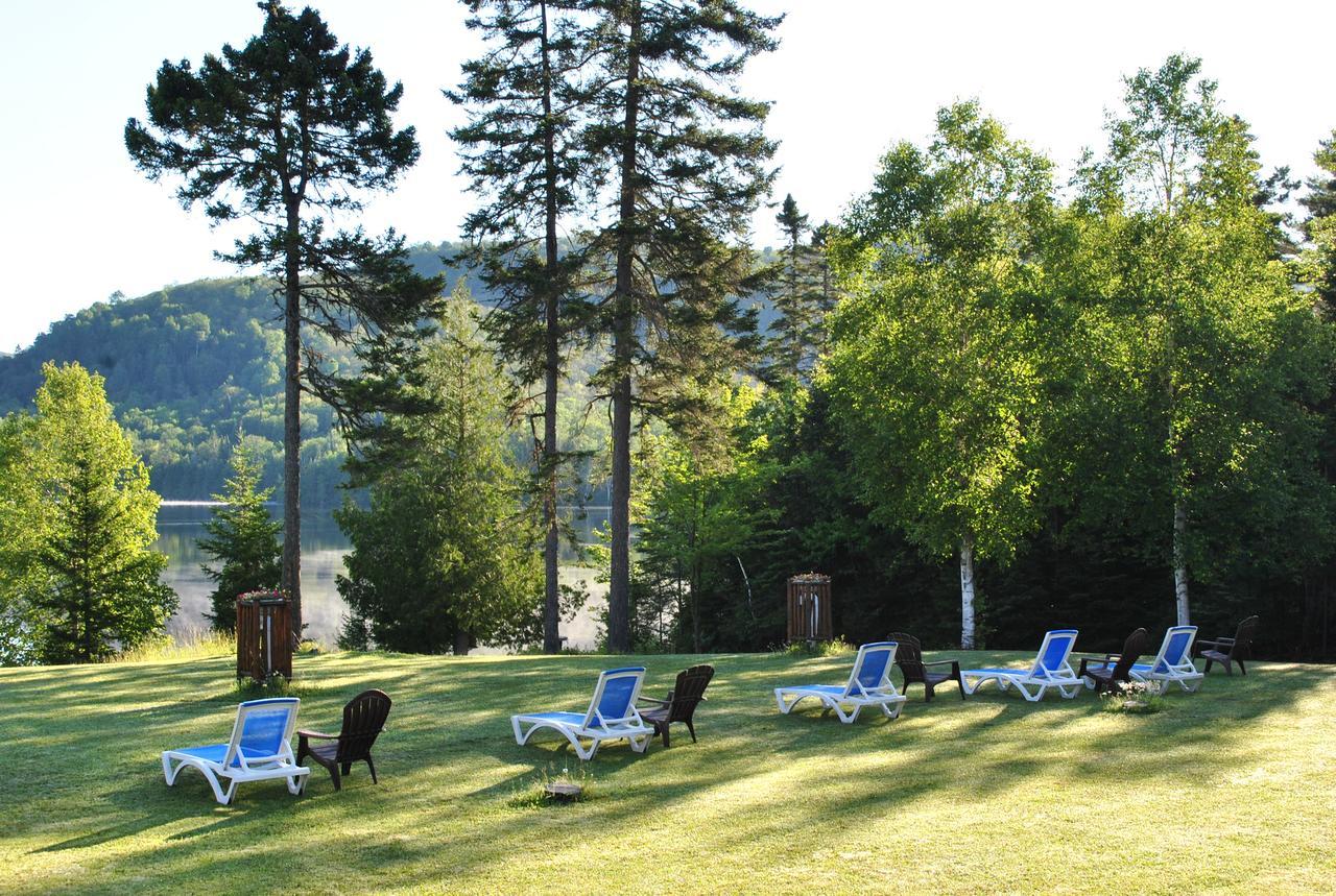 Motel Ours Bleu Lac-Saguay Kültér fotó