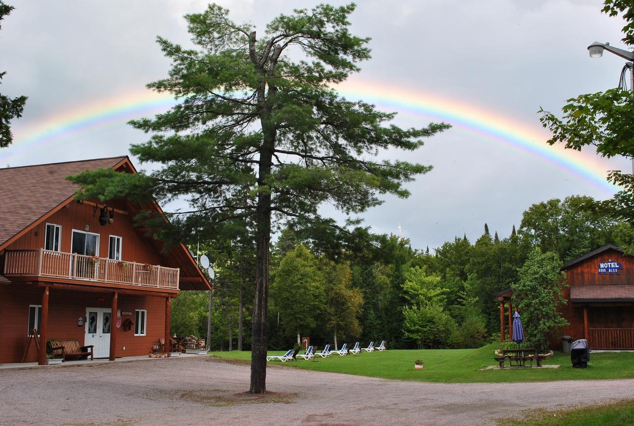 Motel Ours Bleu Lac-Saguay Kültér fotó