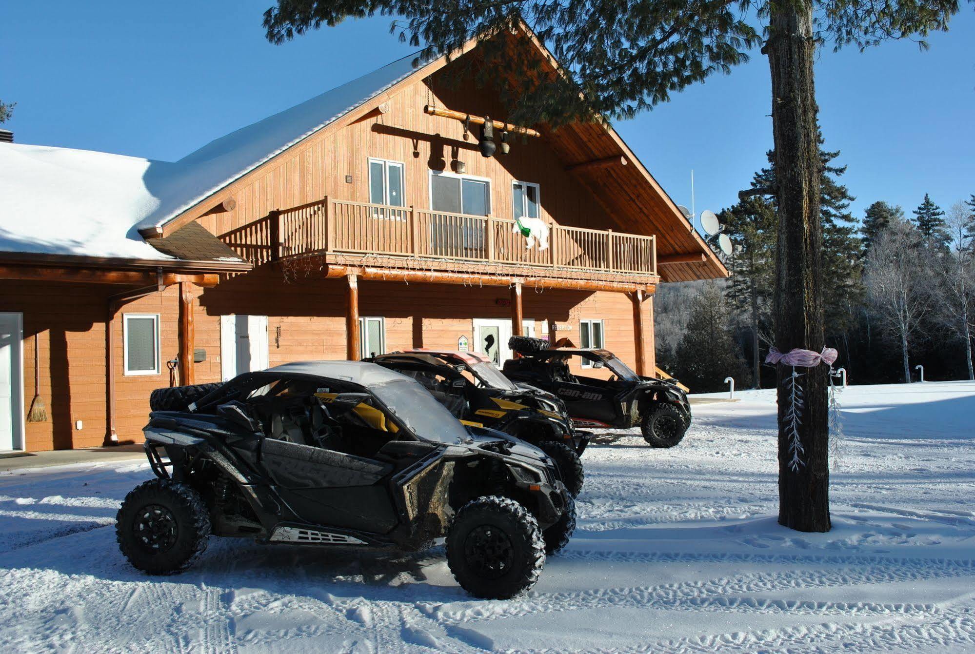 Motel Ours Bleu Lac-Saguay Kültér fotó