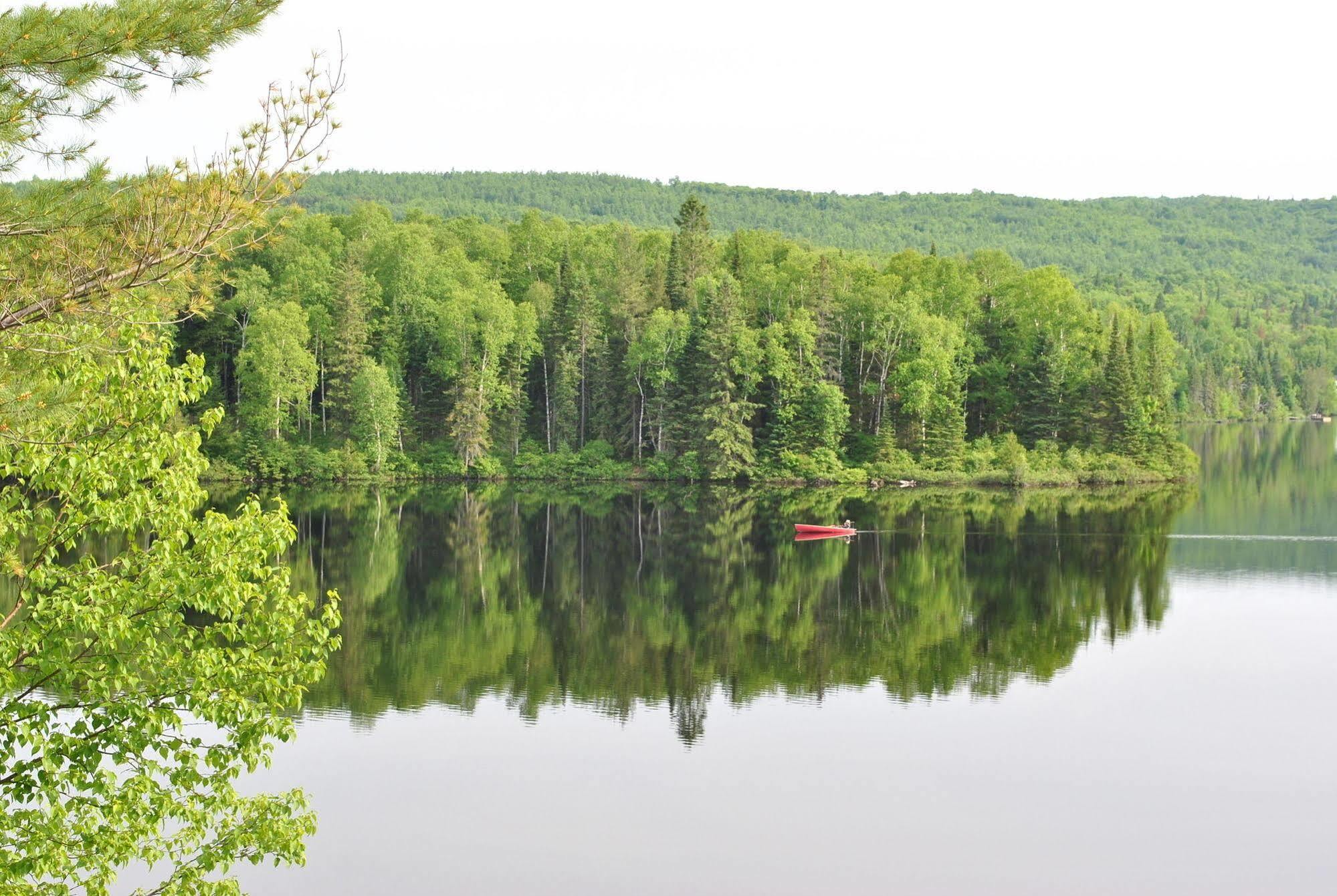 Motel Ours Bleu Lac-Saguay Kültér fotó