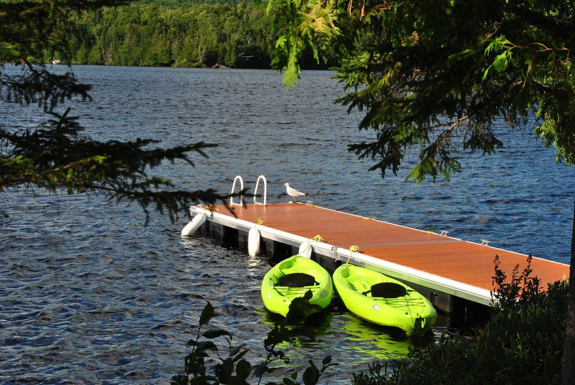 Motel Ours Bleu Lac-Saguay Kültér fotó