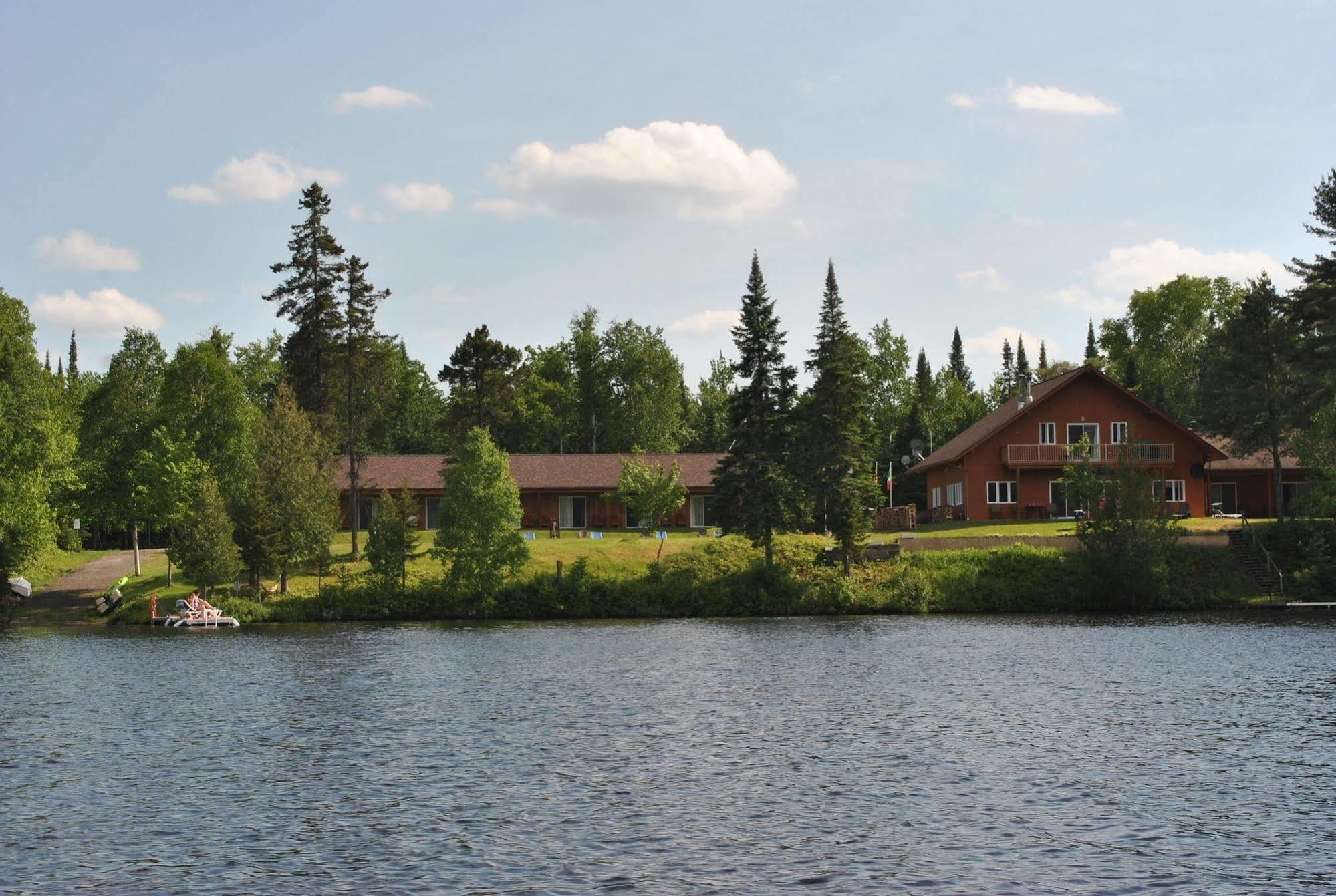 Motel Ours Bleu Lac-Saguay Kültér fotó