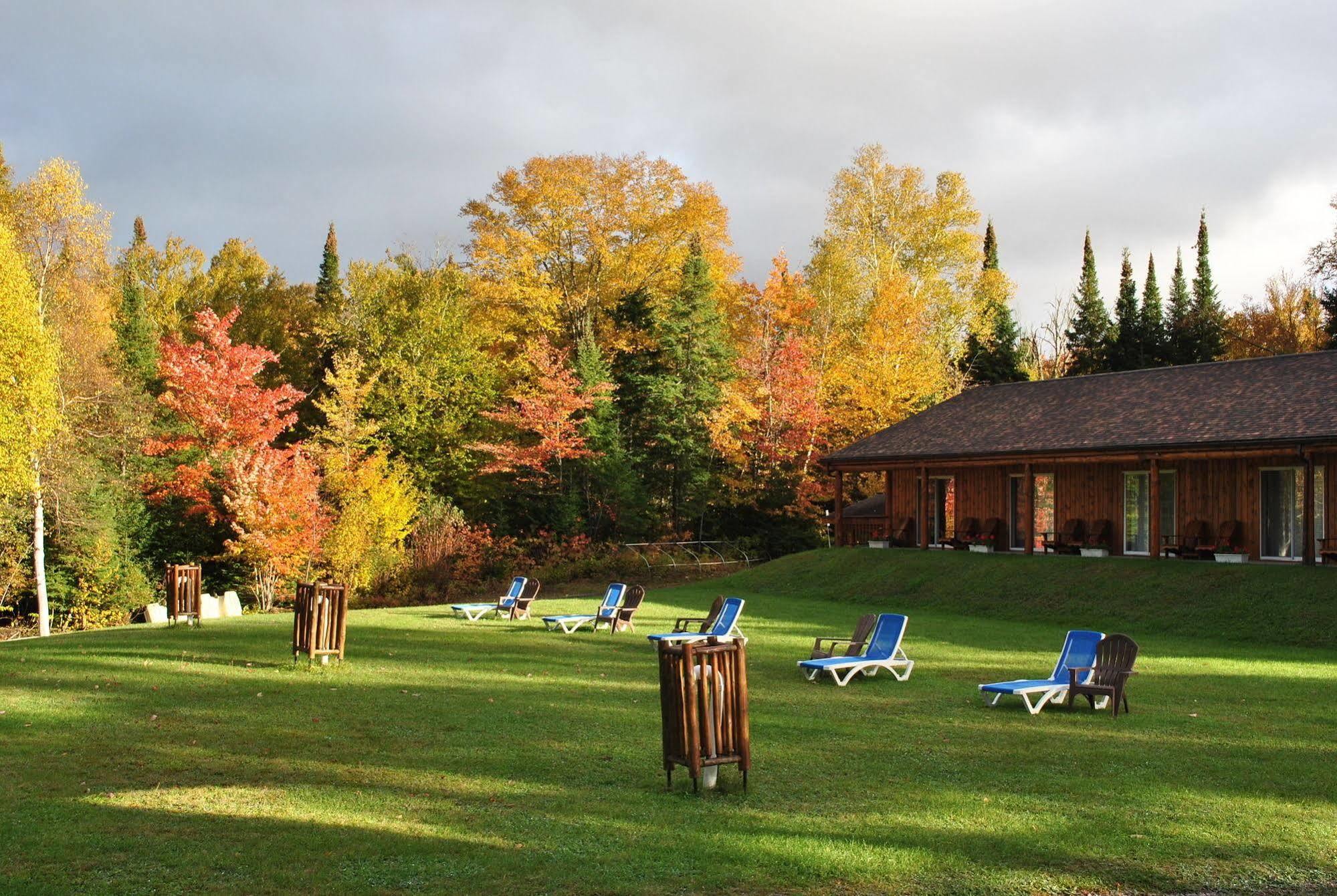 Motel Ours Bleu Lac-Saguay Kültér fotó