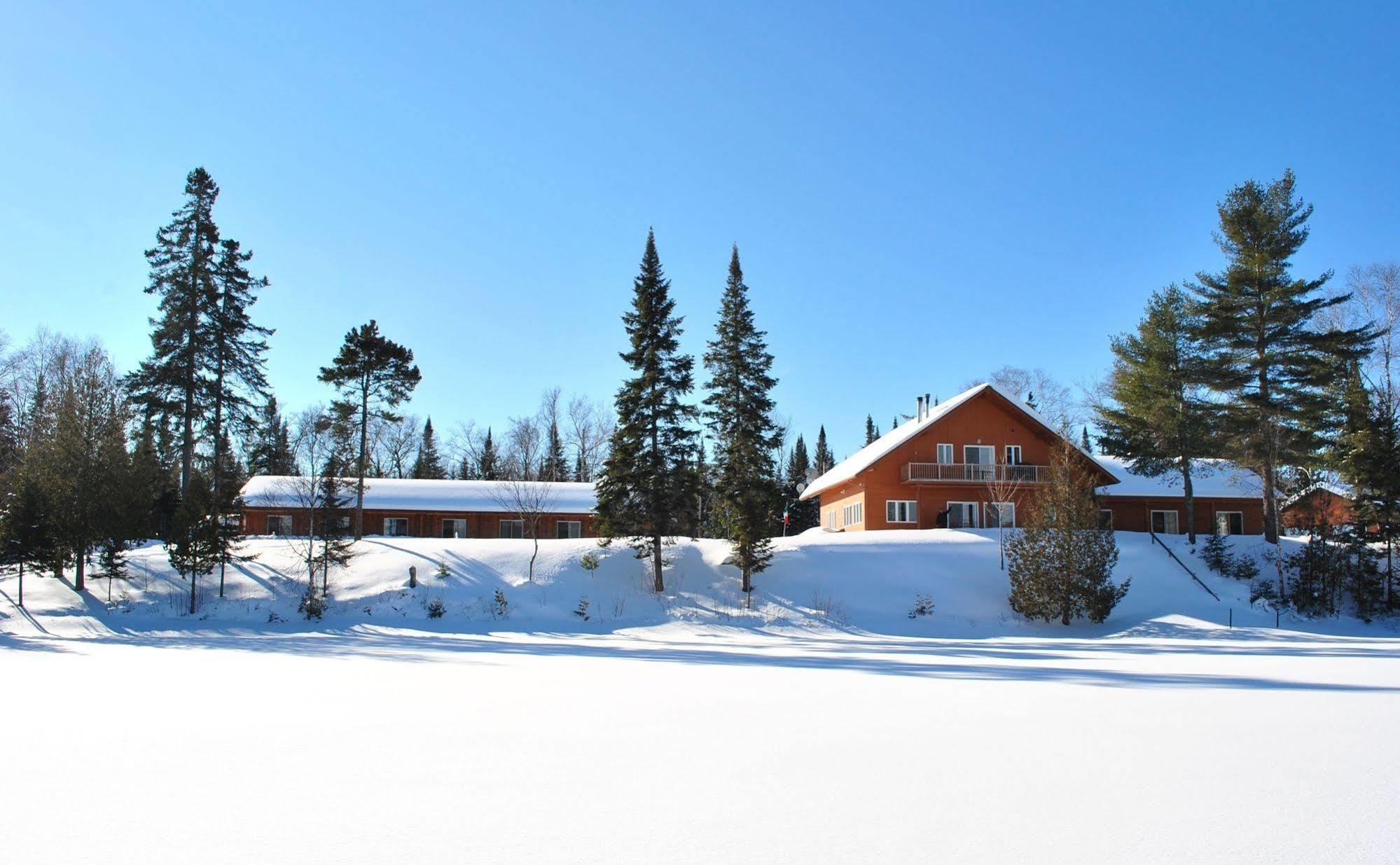 Motel Ours Bleu Lac-Saguay Kültér fotó