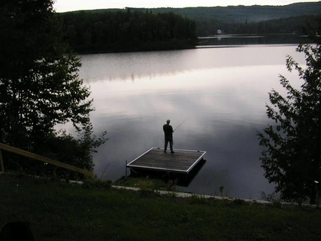 Motel Ours Bleu Lac-Saguay Kültér fotó