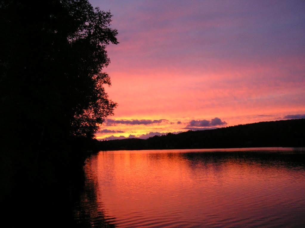 Motel Ours Bleu Lac-Saguay Kültér fotó