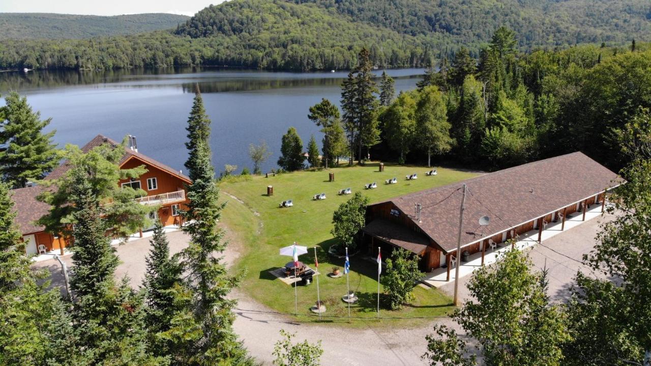 Motel Ours Bleu Lac-Saguay Kültér fotó