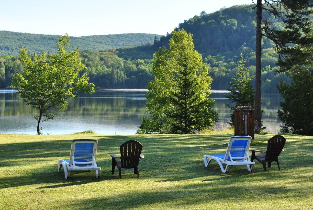 Motel Ours Bleu Lac-Saguay Kültér fotó